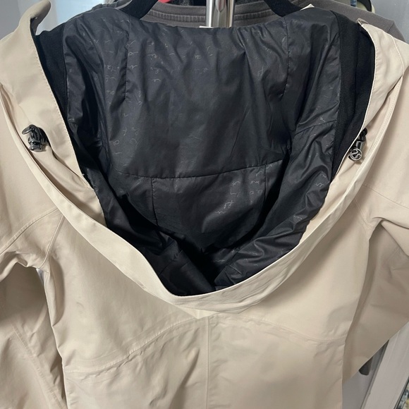Lululemon Definitely Raining Jacket - Picture 12 of 15